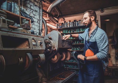 bearded-shoemaker-glasses-is-creating-new-pair-shoes-using-special-machine_11zon